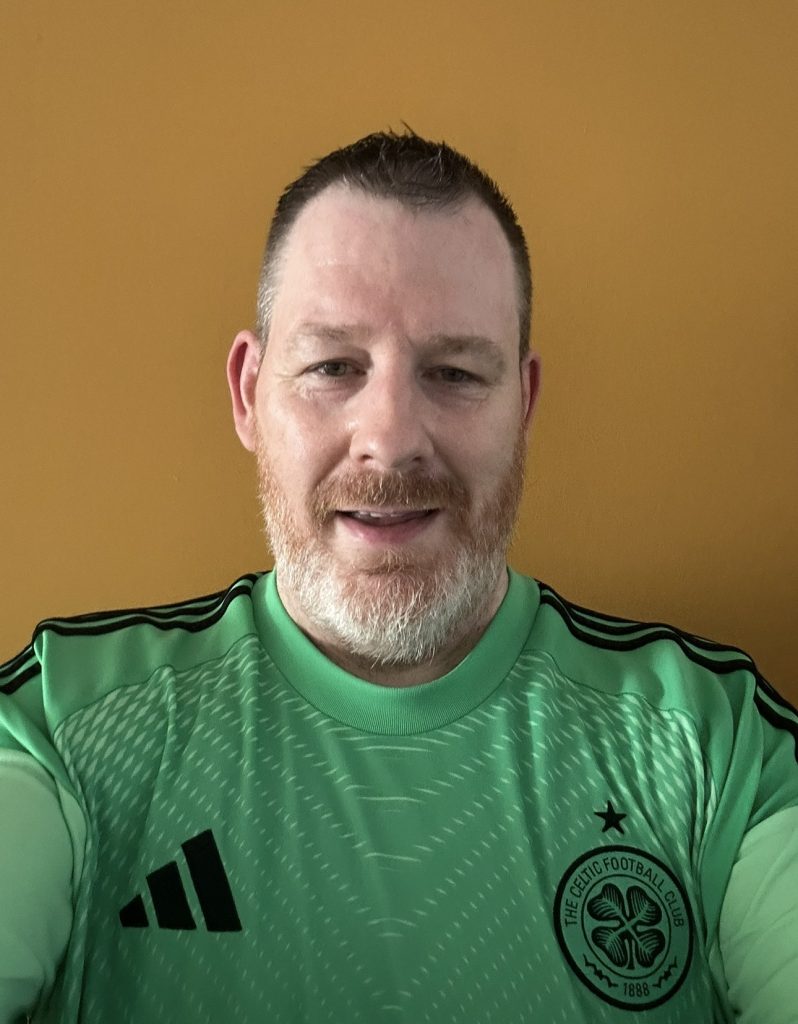 Celtic green goalkeeper shirt from season 2025 2026